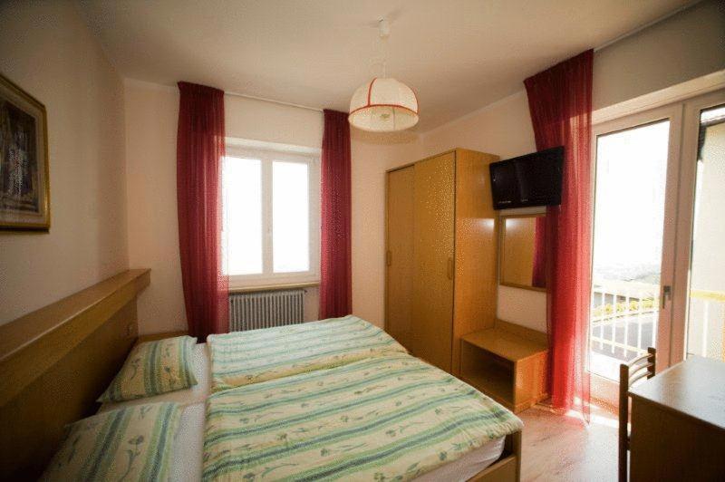 Albergo Deva Riva del Garda Room photo