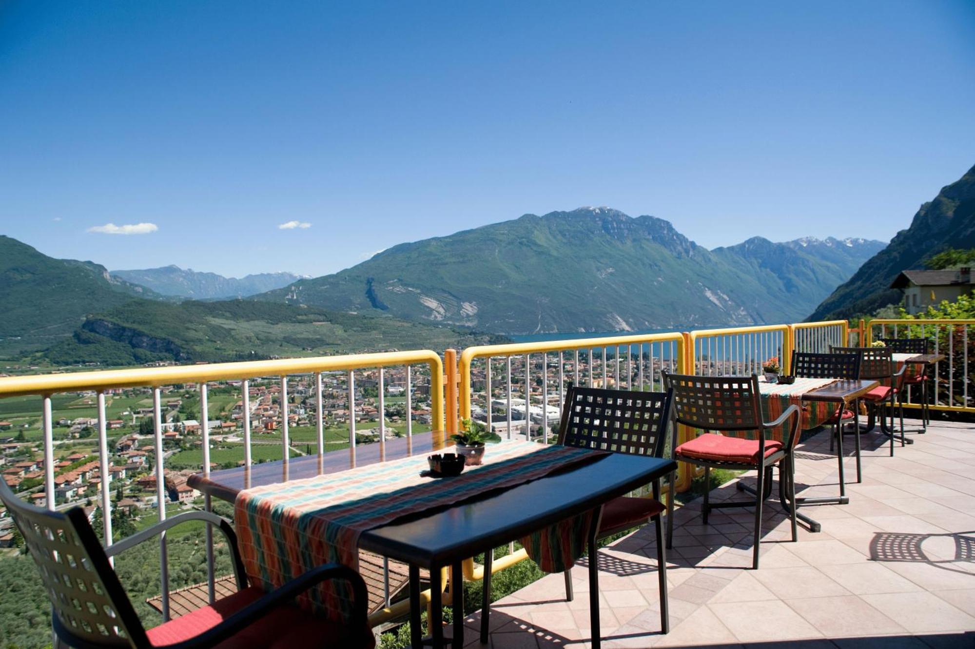 Albergo Deva Riva del Garda Exterior photo